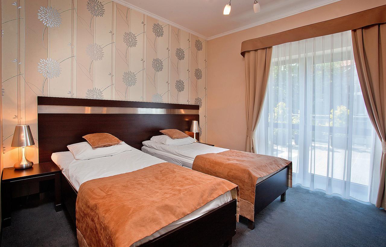 Hotel Restauracja Teczowa Любань Экстерьер фото