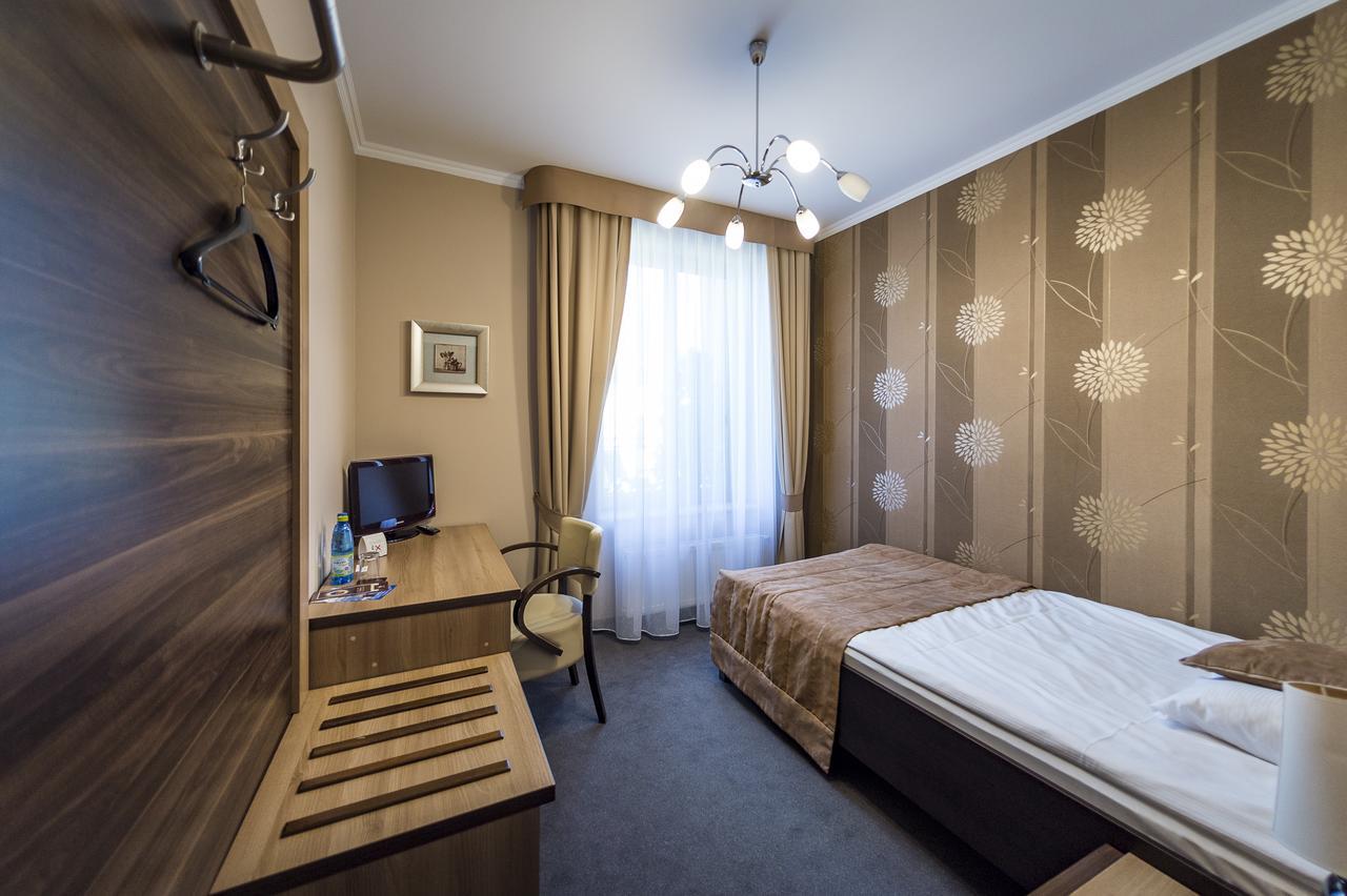 Hotel Restauracja Teczowa Любань Экстерьер фото