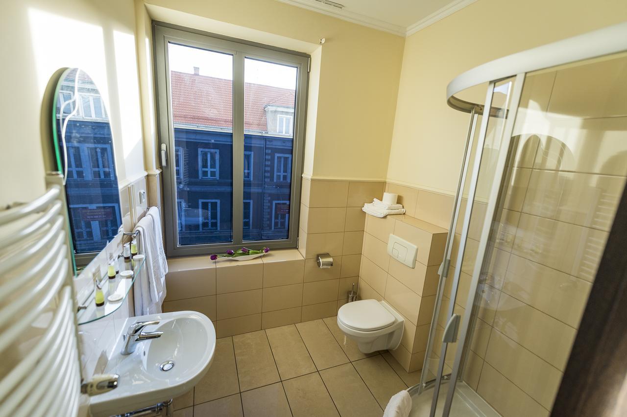 Hotel Restauracja Teczowa Любань Экстерьер фото