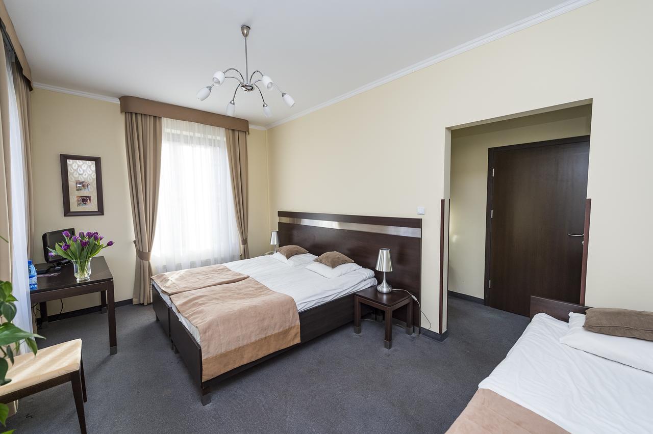Hotel Restauracja Teczowa Любань Экстерьер фото