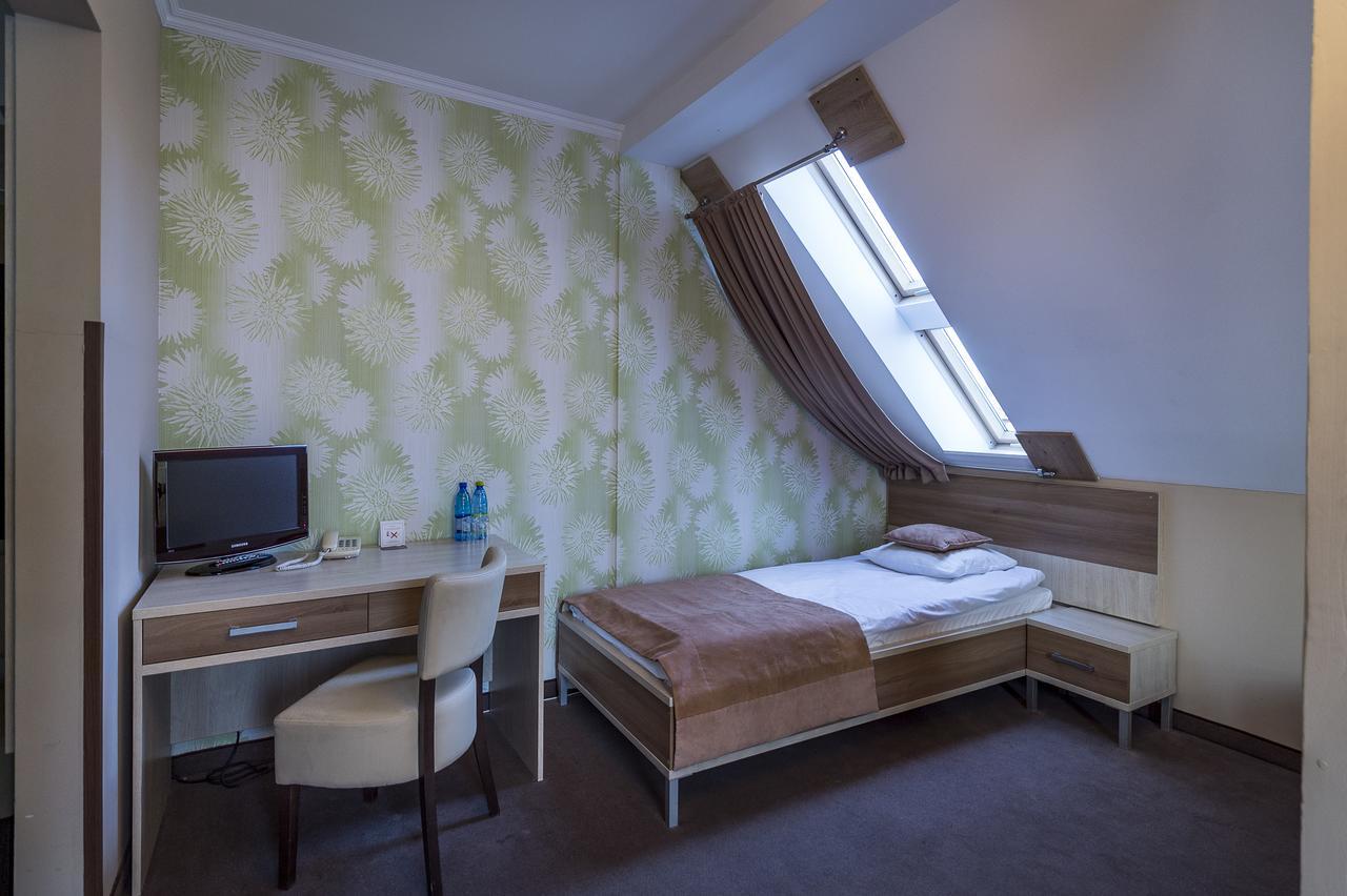 Hotel Restauracja Teczowa Любань Экстерьер фото