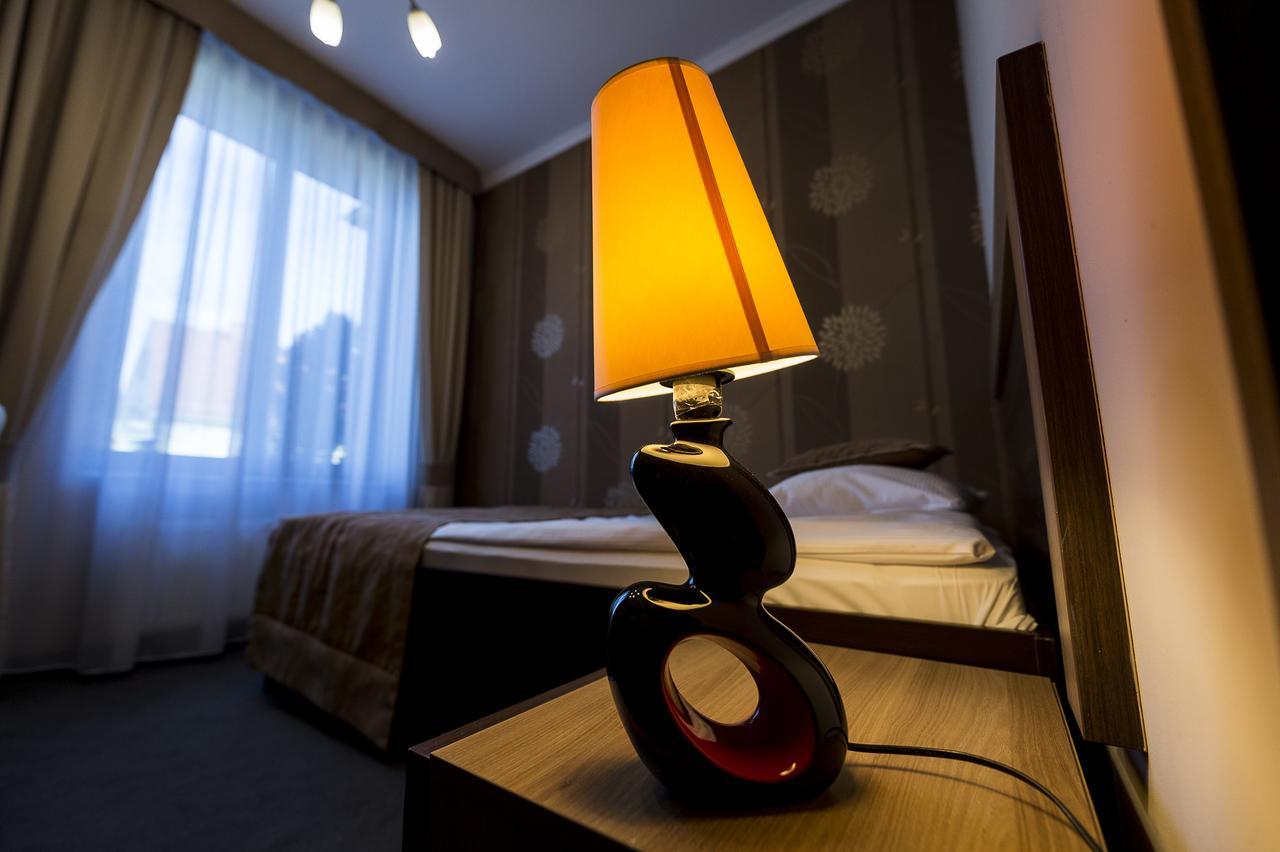 Hotel Restauracja Teczowa Любань Экстерьер фото
