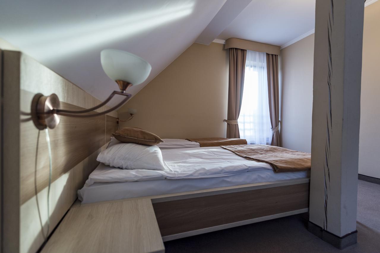 Hotel Restauracja Teczowa Любань Экстерьер фото