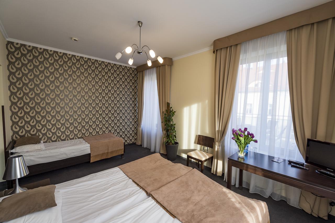 Hotel Restauracja Teczowa Любань Экстерьер фото