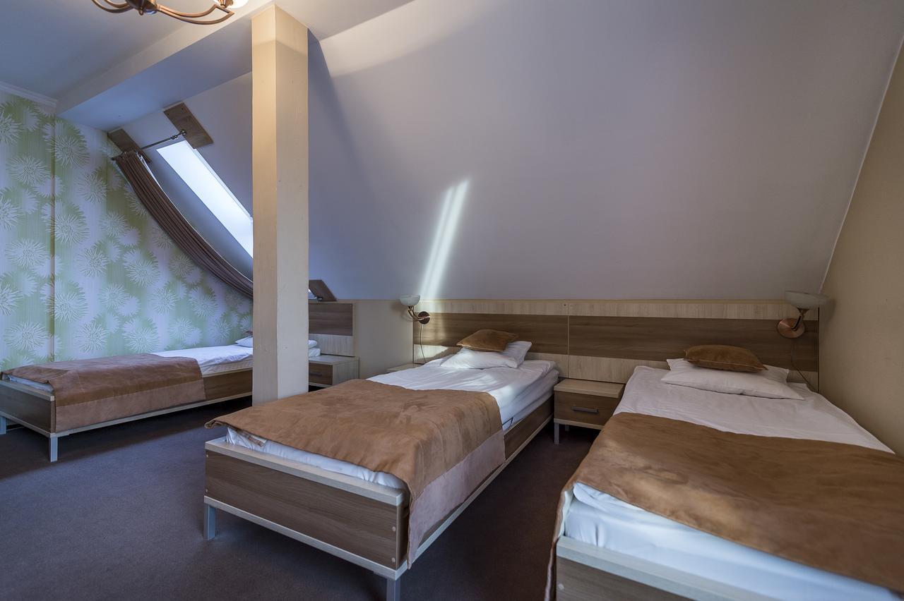 Hotel Restauracja Teczowa Любань Экстерьер фото